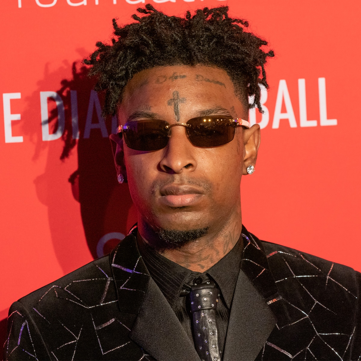 rapper 21 savage attends red carpet at diamond ball event