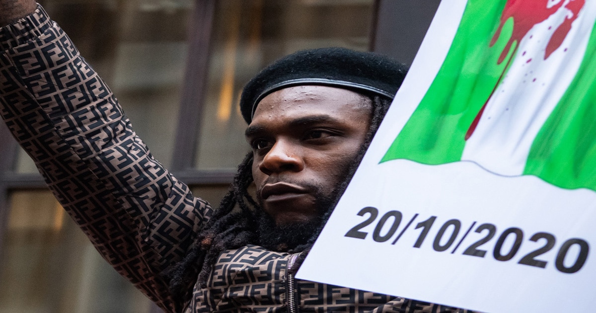 burna boy raises fist at 2020 police protest