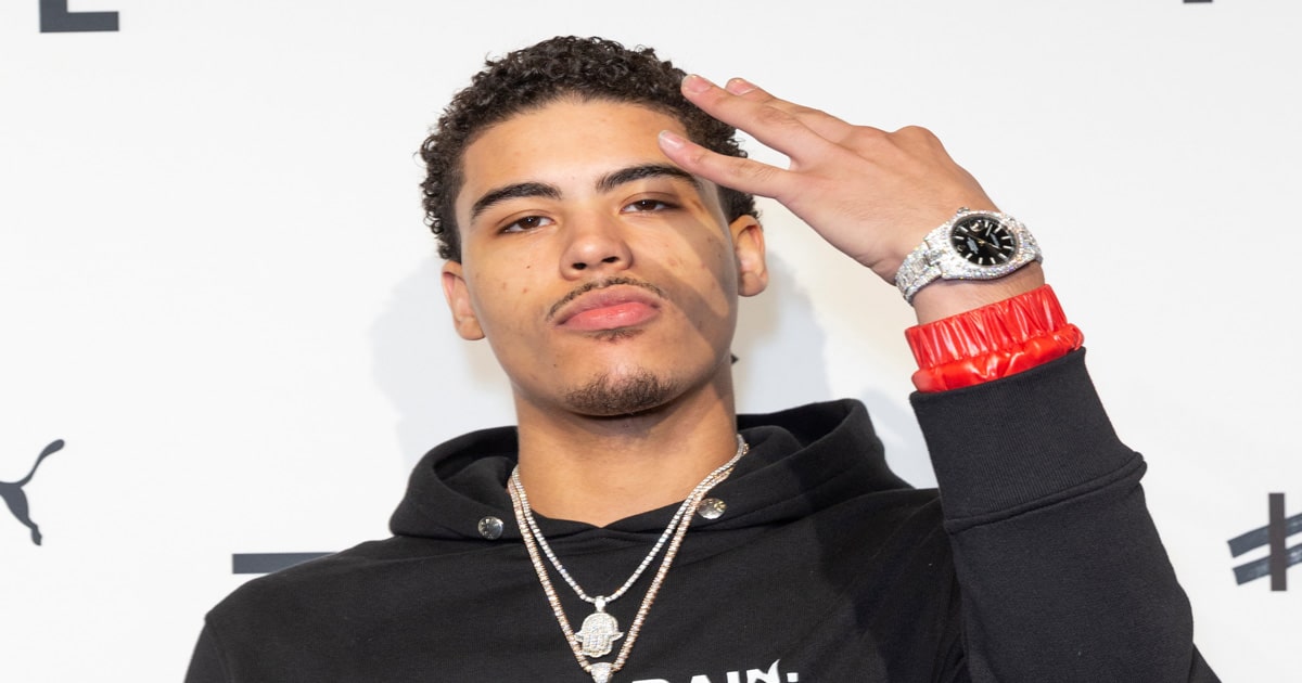 rapper jay critch holds three fingers in the air at tidal x event