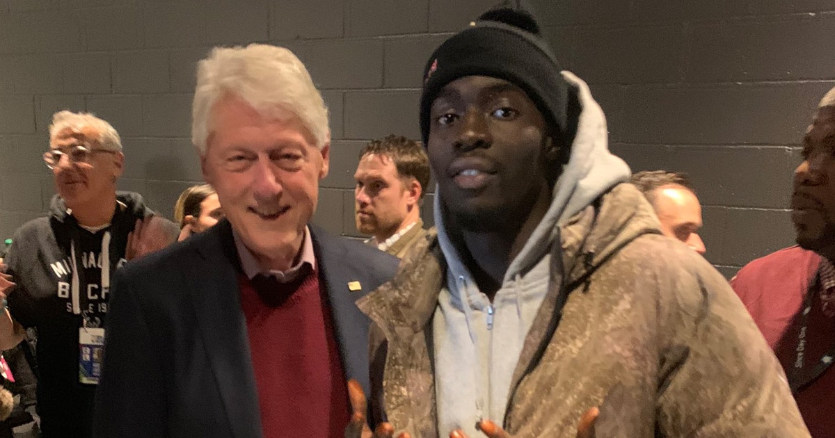 rapper sheck wes posing with former president bill clinton