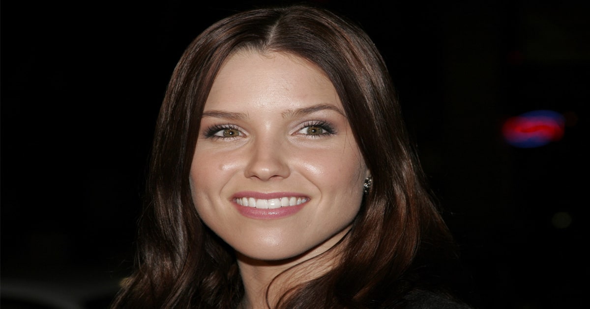 actress sophia bush attends the texas chainsaw massacre: the beginning premiere