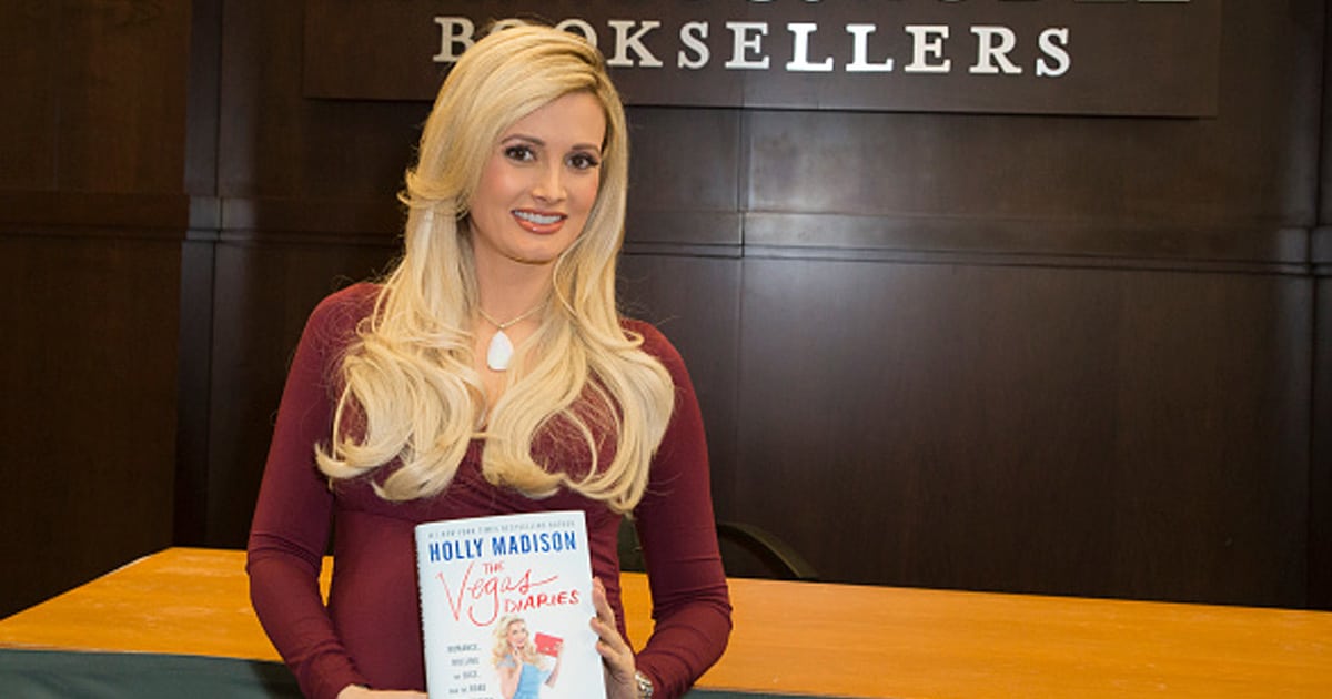 model holly madison at book signing in 2016 for her the vegas diaries booke