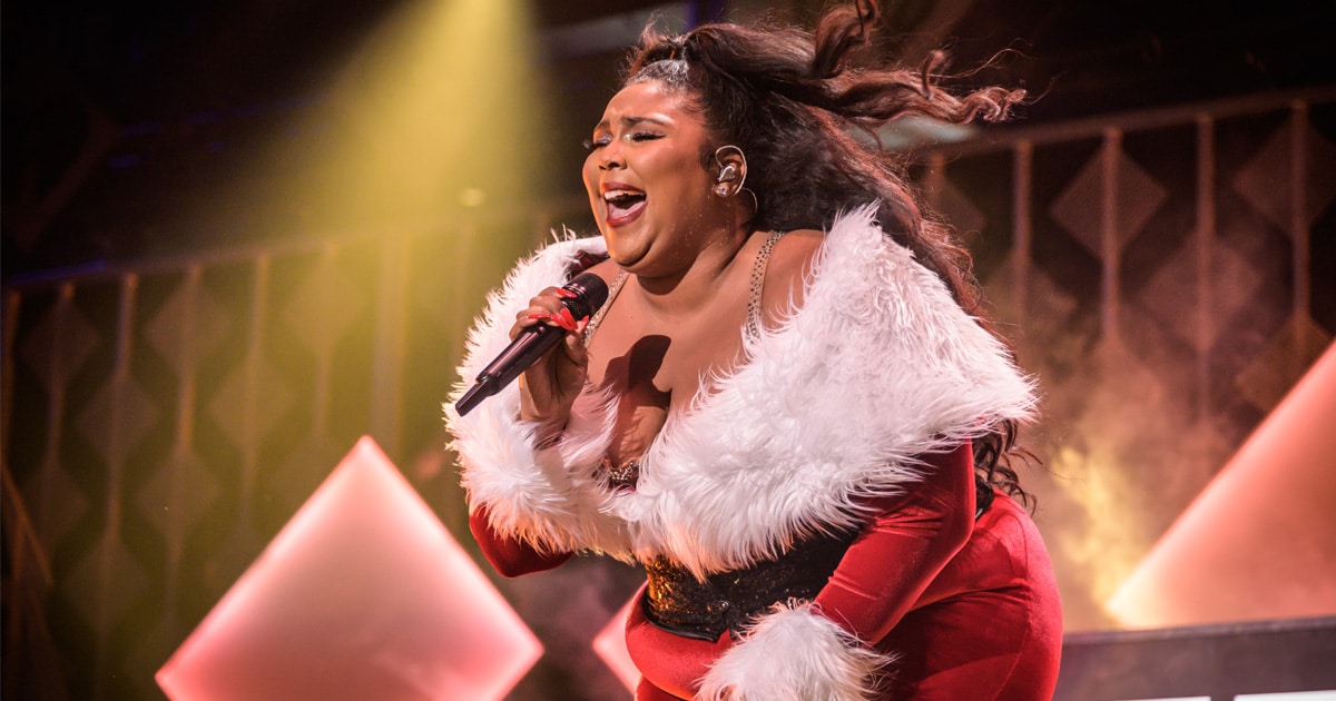 singer lizzo performs at madison square garden in 2019