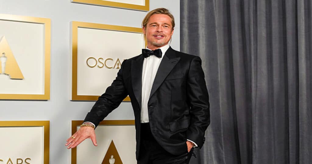 actor bradd pitt poses at the oscars in 2021