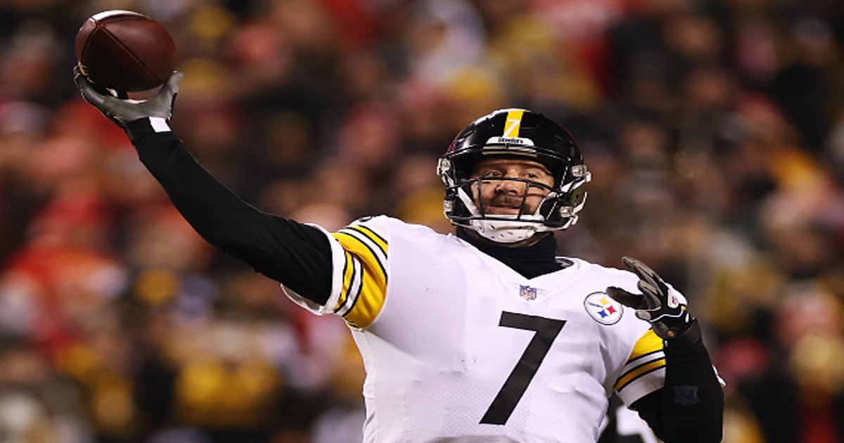 Ben Roethlisberger #7 of the Pittsburgh Steelers throws the ball in the fourth quarter