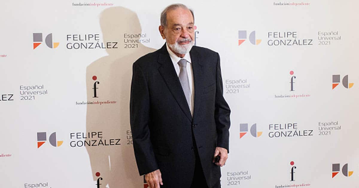Carlos Slim poses at the ceremony in which former Prime Minister Felipe Gonzalez receives the 'Universal Spanish' award