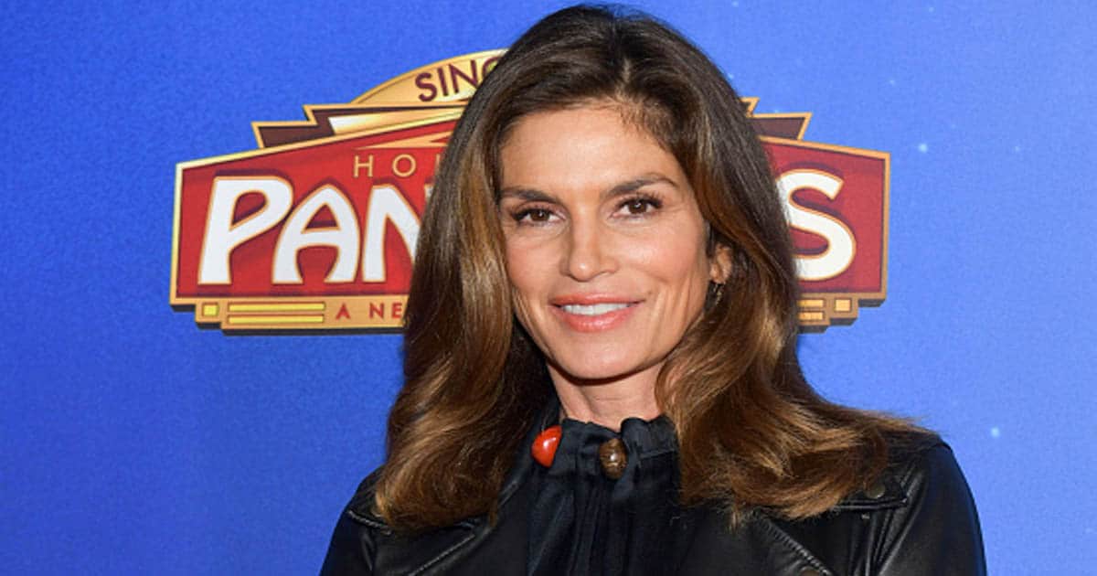 Cindy Crawford attends the premiere of "Summer: The Donna Summer Musical" 