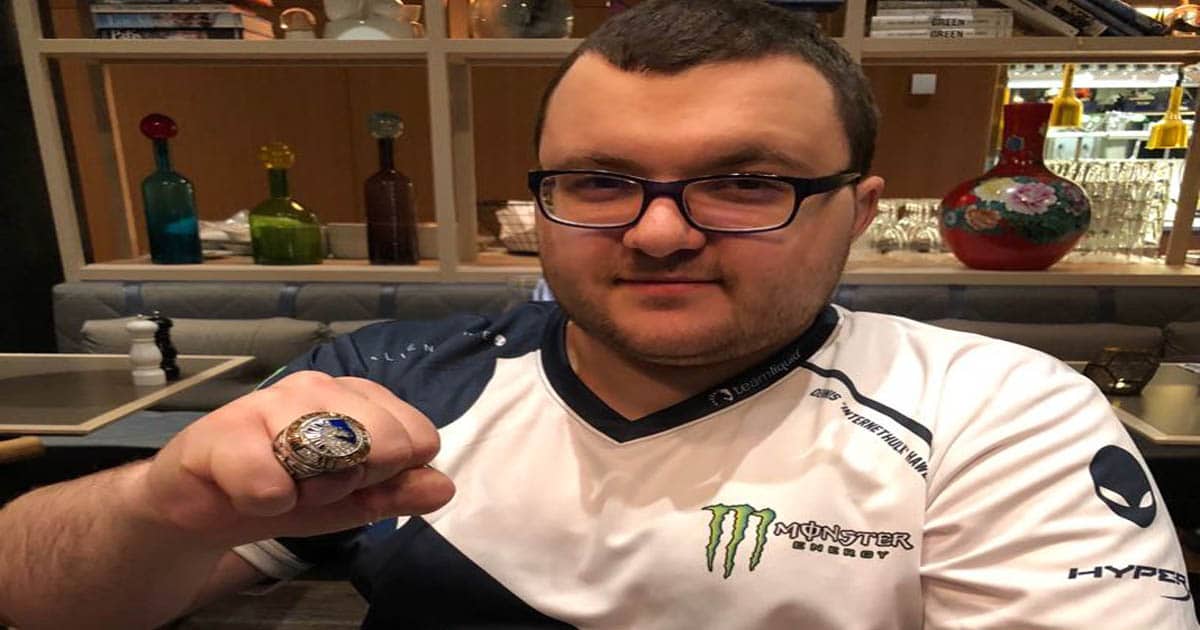 richest dota 2 players ivan ivanov holding ring