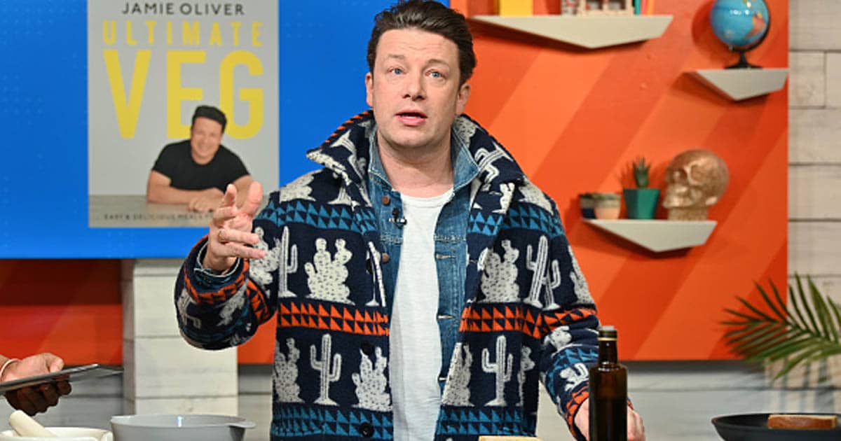richest chefs Jamie Oliver visits BuzzFeed's "AM To DM" 