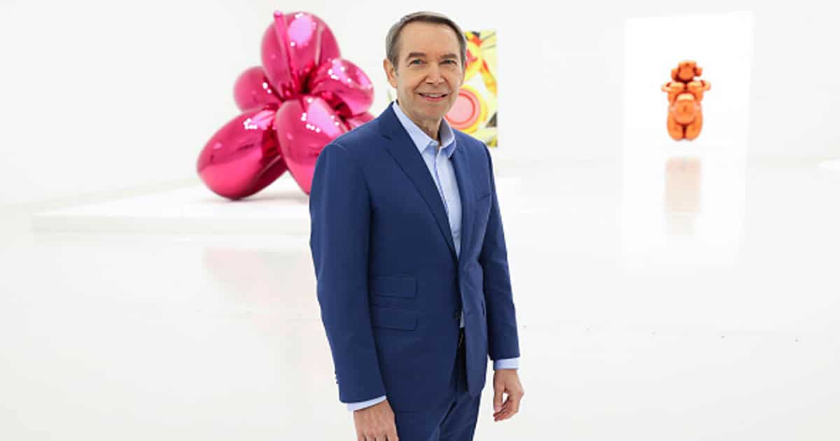 Jeff Koons poses during a press preview of his exhibition “Lost in America”