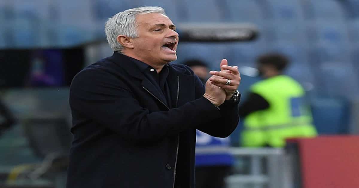 Josè Mourinho head coach of AS Roma gestures during the Serie A match