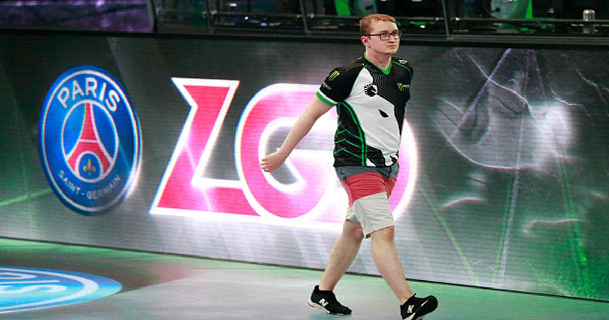 Lasse Urpalainen of Team Liquid walks off the stage after losing to PSG.LGD