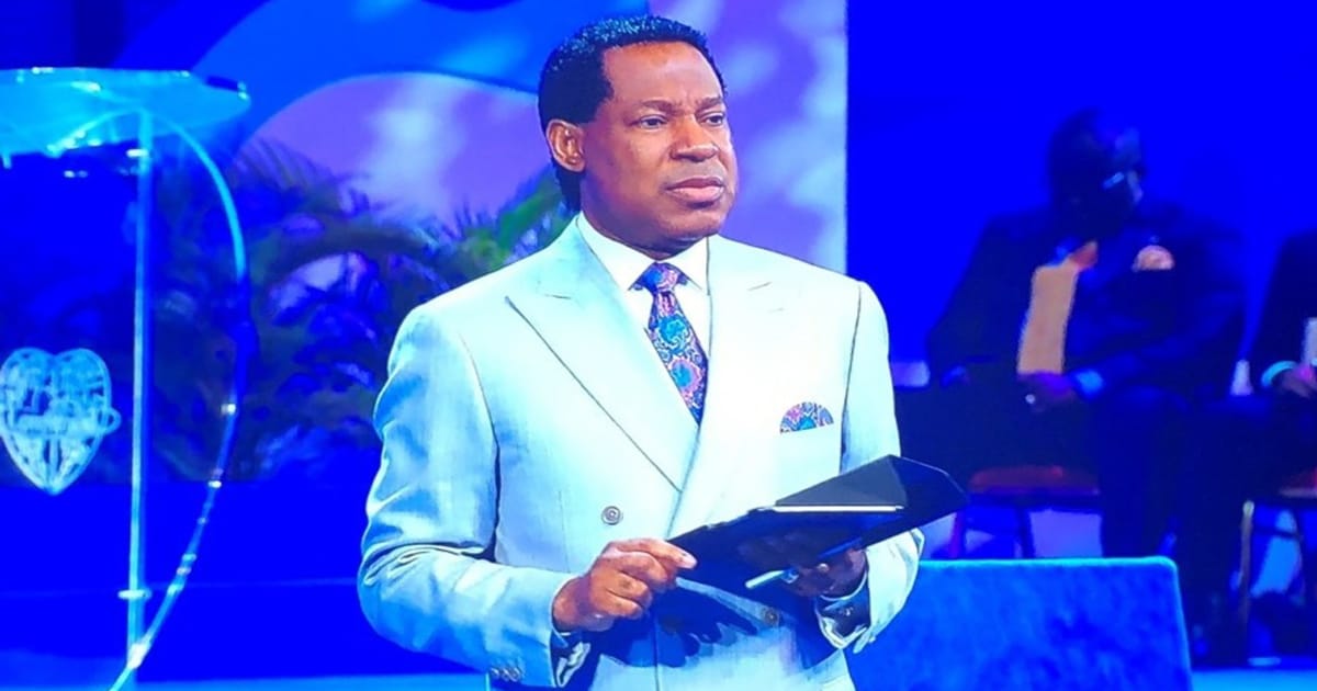 chris oyakhilome reads from excerpts to crowd