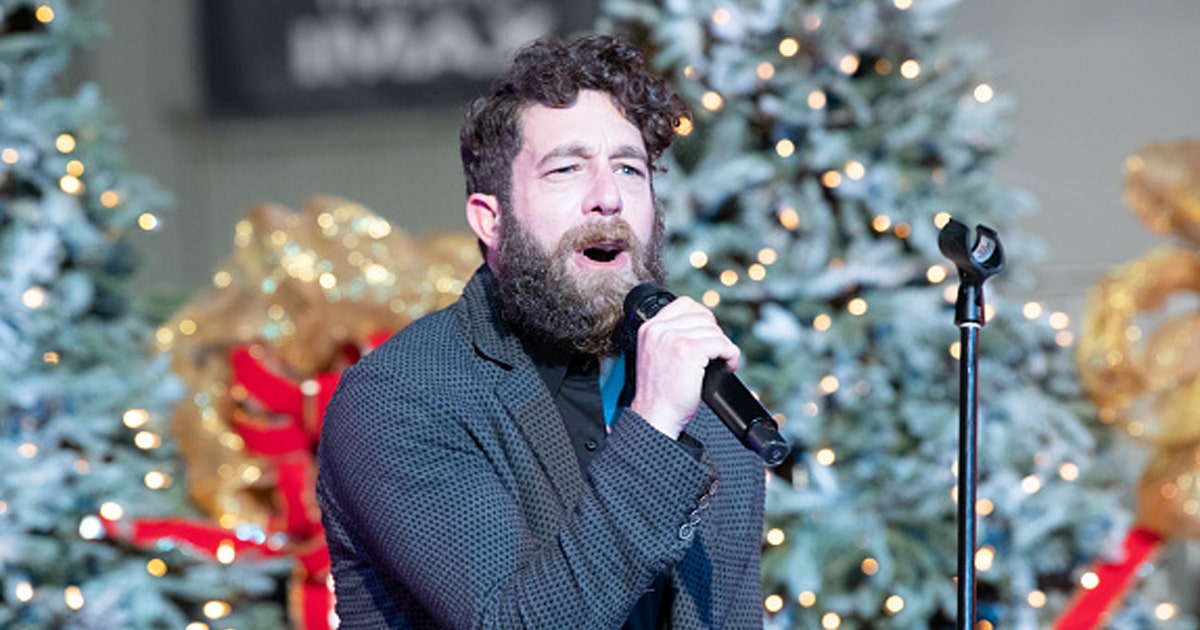 Elliott Yamin performs at the 87th Annual Hollywood Christmas Parade