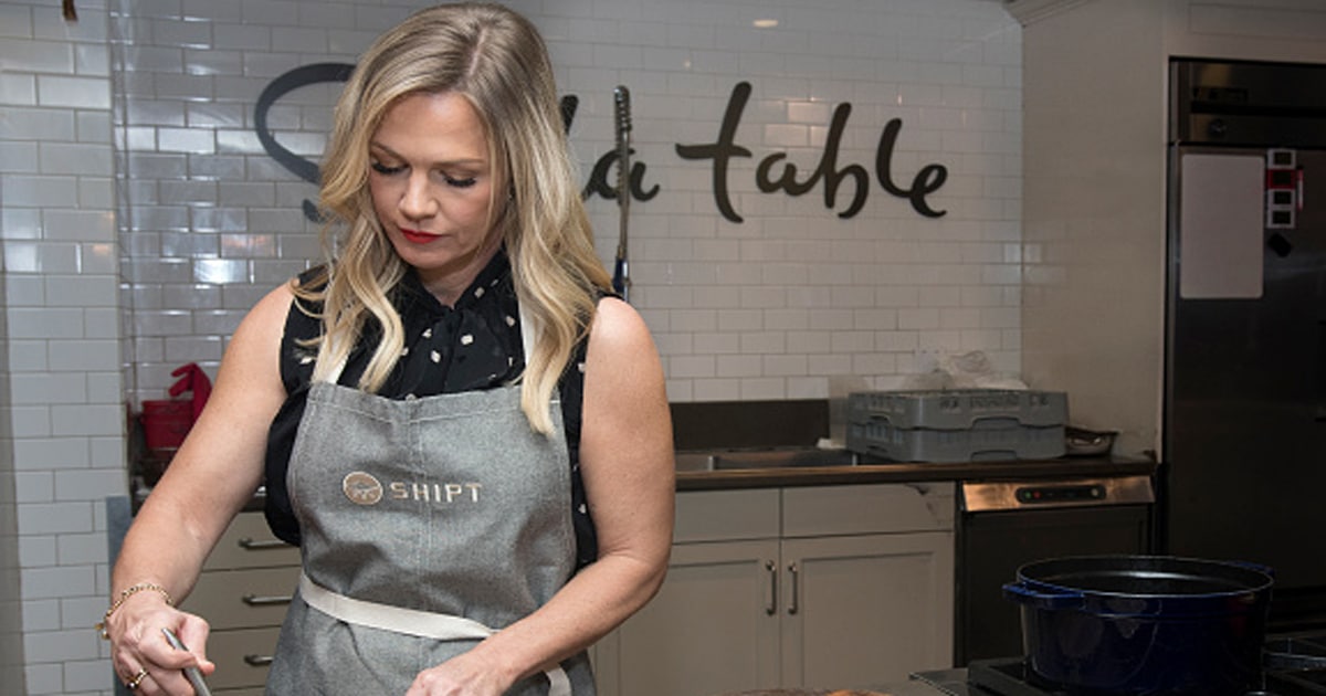 Jennie Garth Hosts Launch Of Shipt And Sur La Table Partnership and makes cannoli's