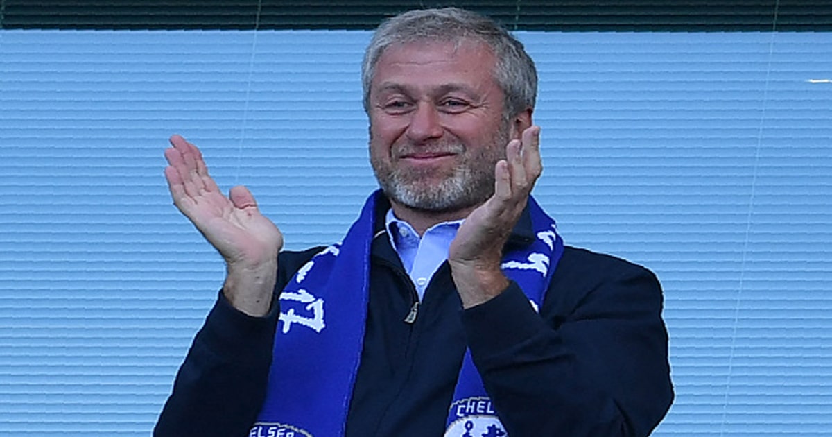 richest oil tycoons Roman Abramovich applauds, as players celebrate their league title win 