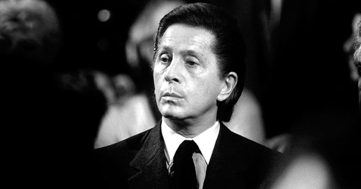Valentino Garavani attends Federico Fellini funeral at the church of Santa Maria Degli Angeli 