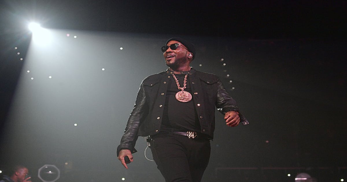 Young Jeezy performs onstage during the Final Stop of 'Aubrey & The three Amigos Tour' 