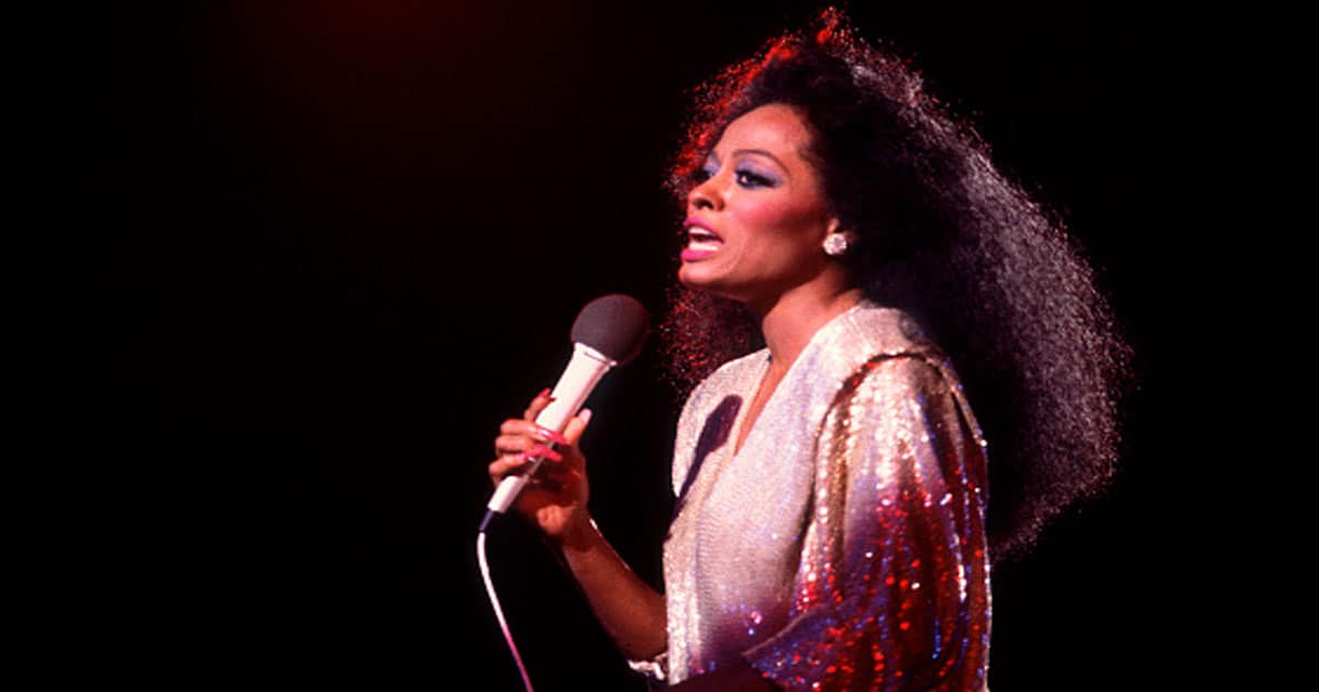 Diana Ross performs on stage at the Rosemont Horizon