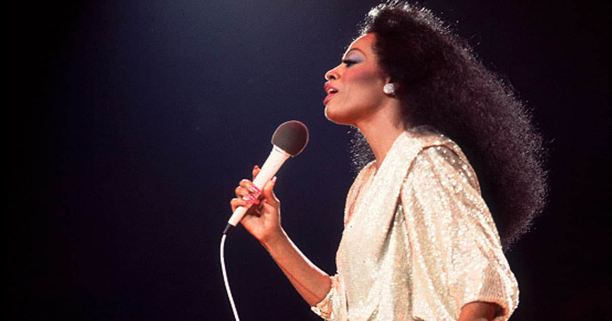 Diana Ross performs on stage at the Rosemont Horizon