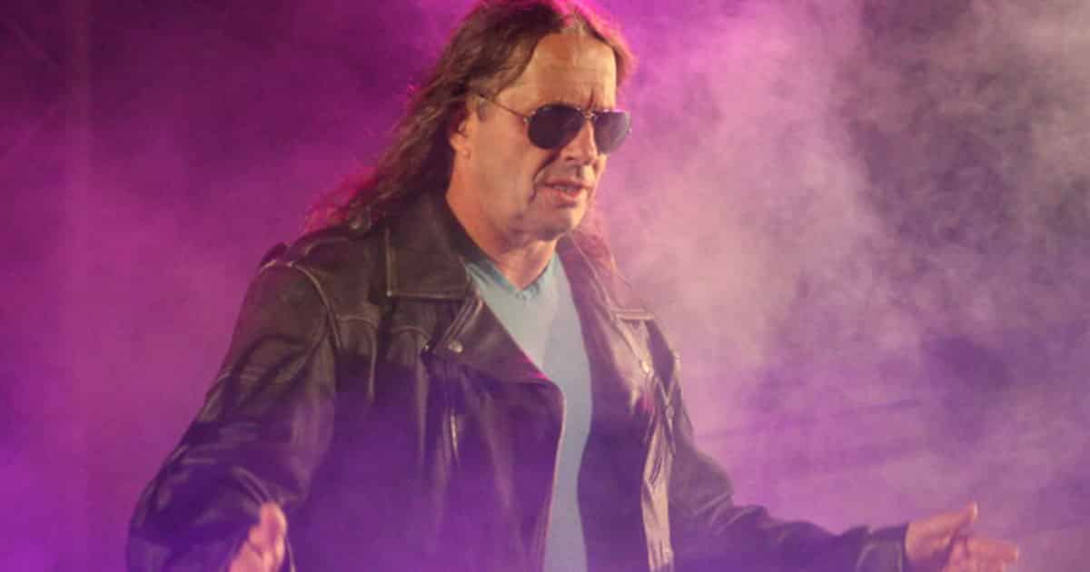 Bret "The Hitman" Hart is introduced during the WWE Smackdown Live Tour 
