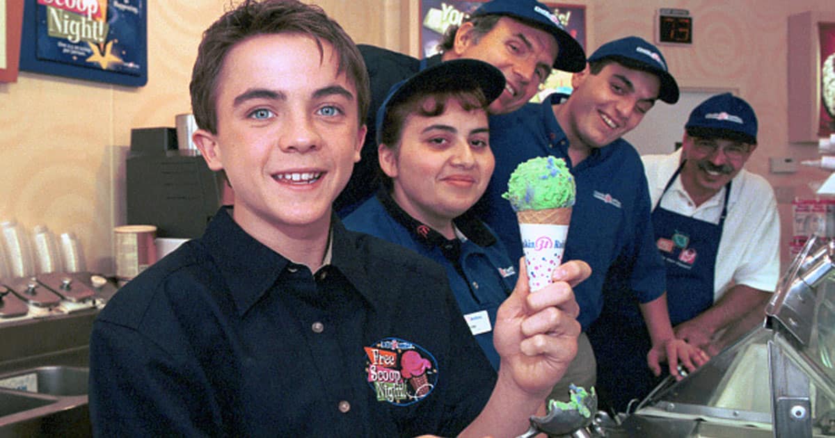 Frankie Muniz, star of the hit television series "Malcolm in the Middle" perfects his scooping skills inside Baskin-Robbins